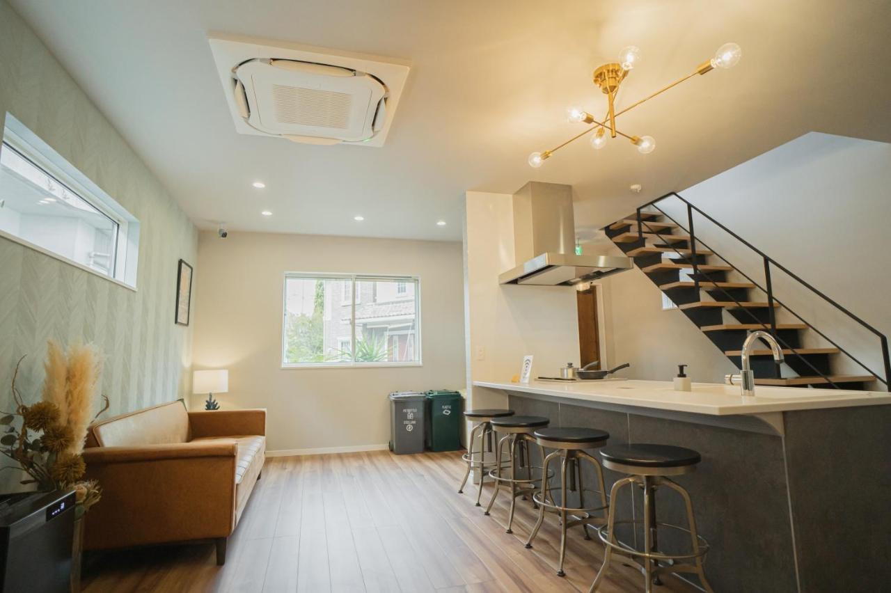 Orange County Guest House Izumisano Bagian luar foto